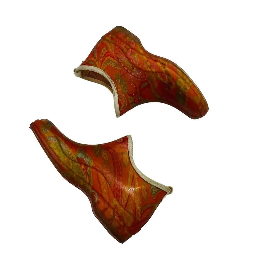10/$25🦋 JoAnn Fabrics Orange Paisley Rain Booties - Size Small